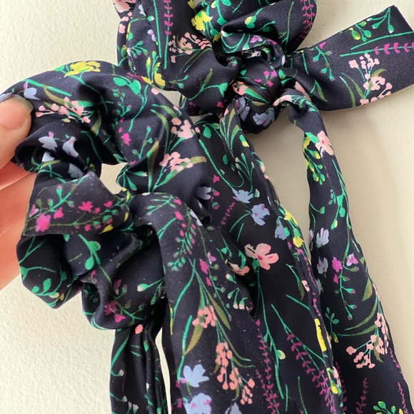 Corset bundle with scrunchies - Picture 2 of 4